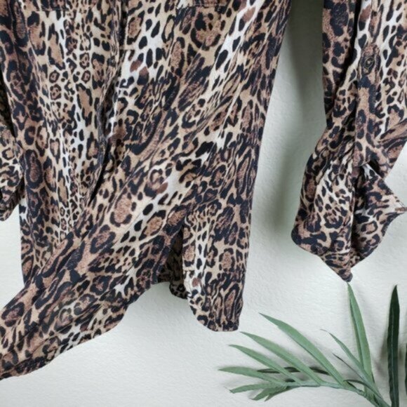 BeBe Silk Animal Print Blouse Top Button-Up Shirt size M Stretch Y2K Leopard - Picture 6 of 11